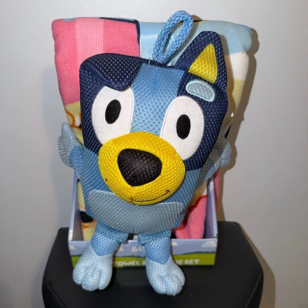 Bluey Bath Towel and Sponge Set